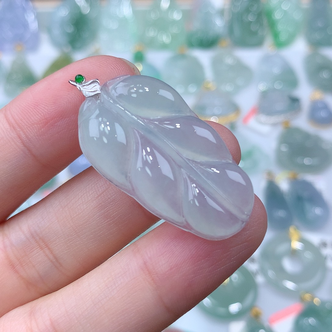 翡翠颈饰18K金镶嵌叶子