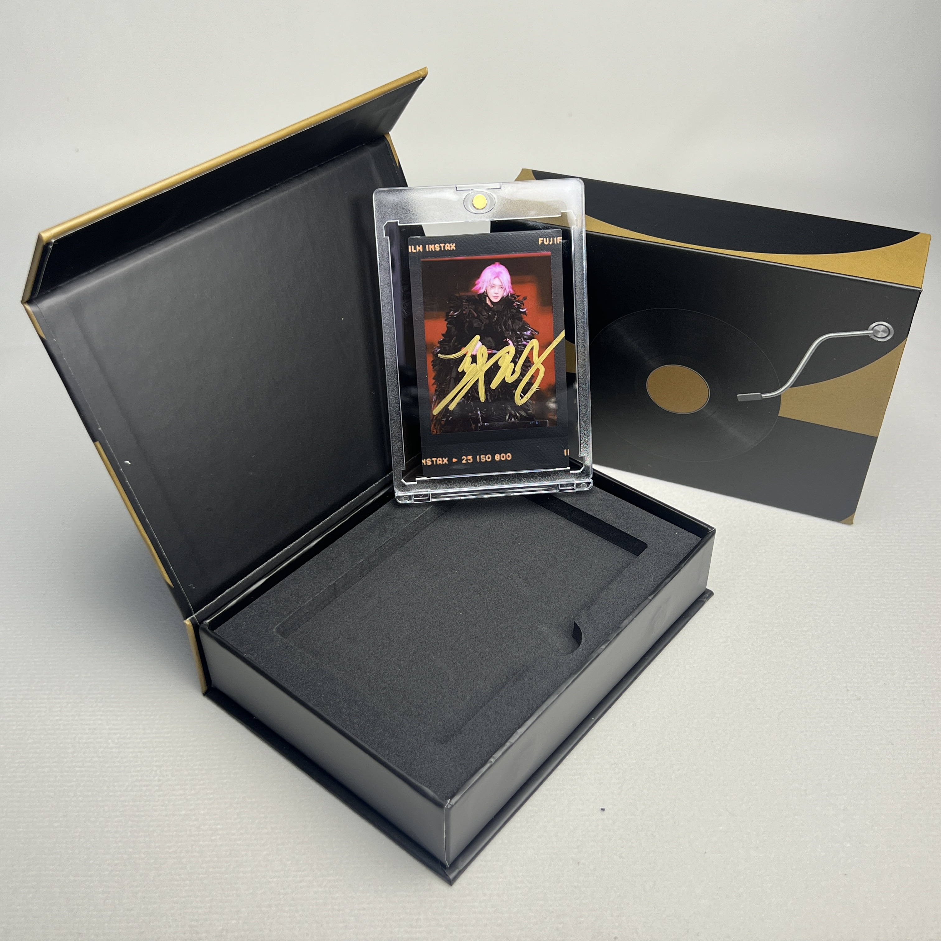 N5951华晨宇 签名正品拍立得照片 黑胶