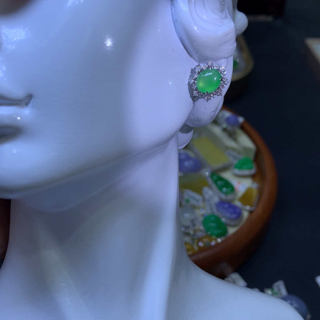 翡翠颈饰18K金镶嵌翡翠吊坠项链