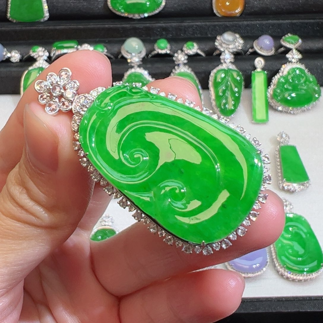 翡翠吊坠(不含链)18K金镶嵌