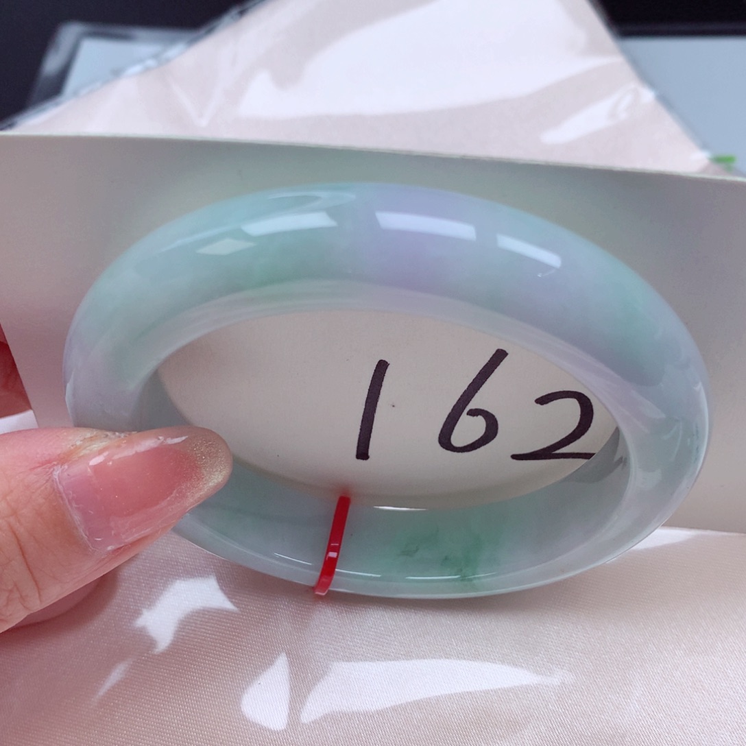 翡翠手镯未镶嵌翡翠