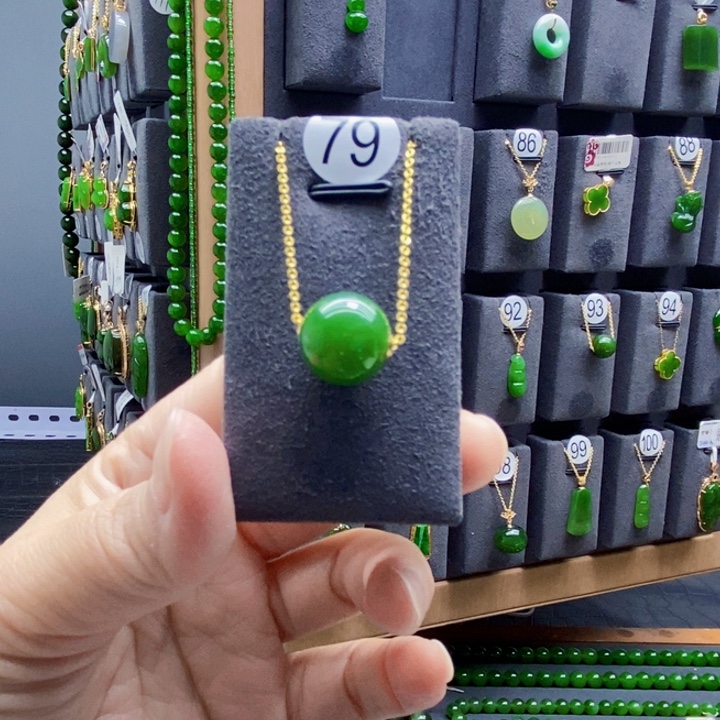 和田玉18K金镶嵌颈饰