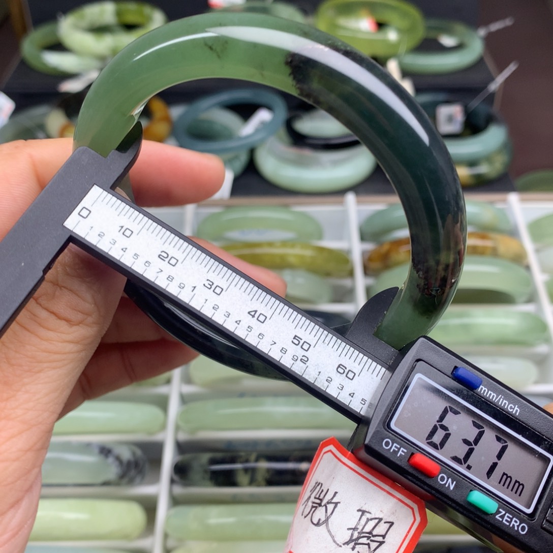 蛇纹石玉未镶嵌手镯649