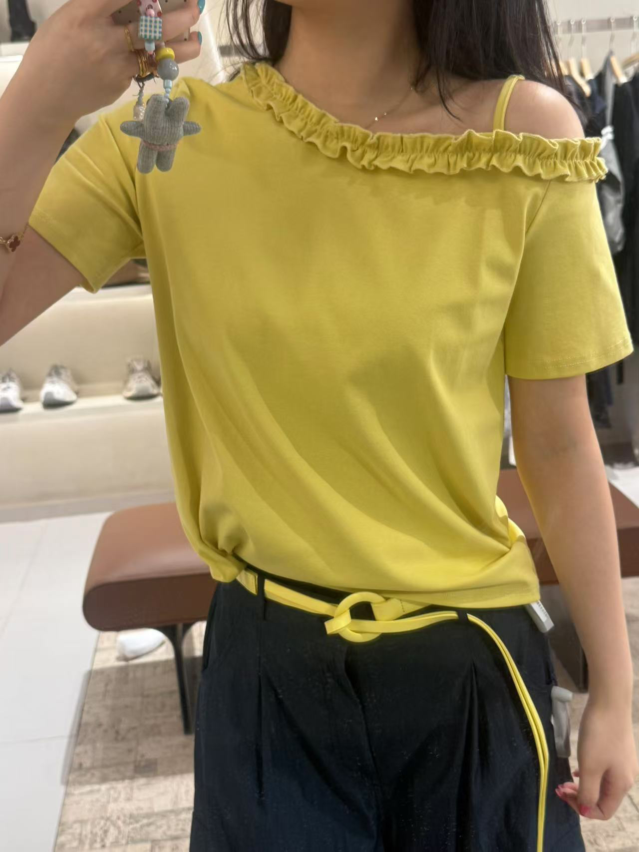 A833刘梅家木耳边斜肩短袖