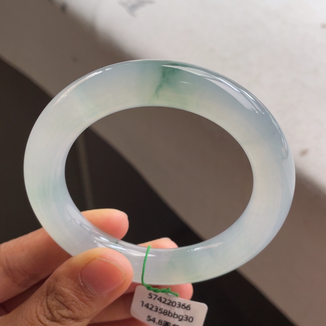 翡翠未镶嵌手镯冰胶飘花圆条【强推】
