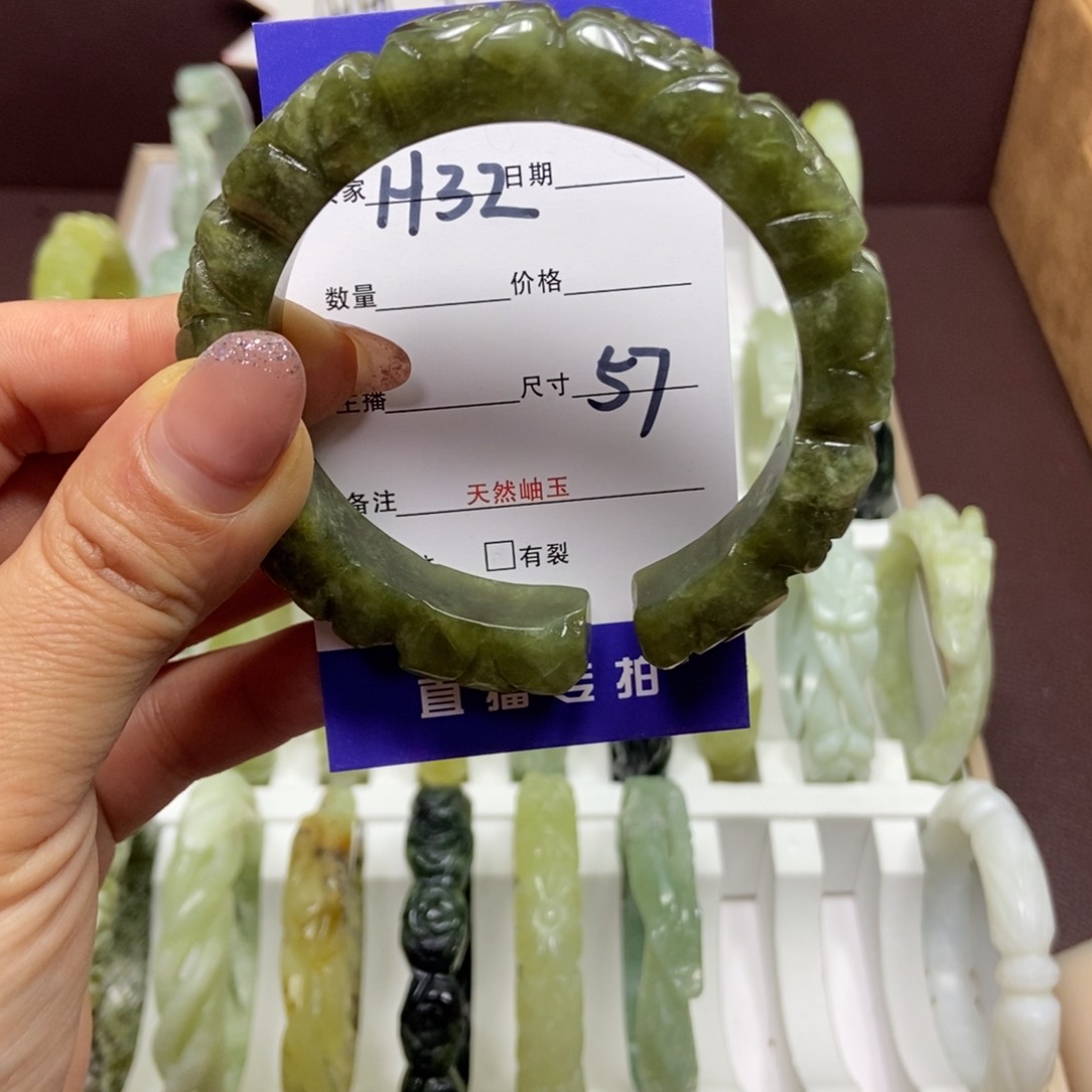 蛇纹石玉手镯未镶嵌