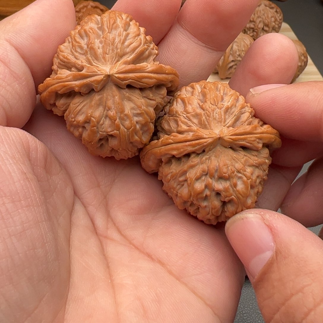 文玩核桃把件球白