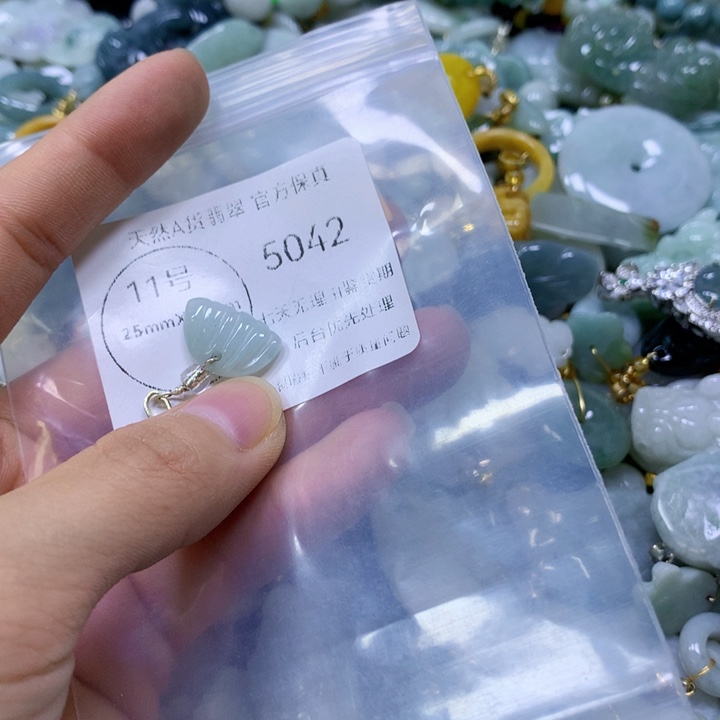 翡翠未镶嵌颈饰翡翠