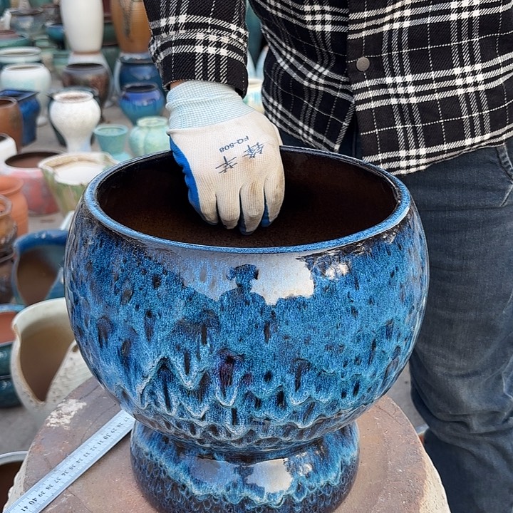 高度27厘米口24厘米