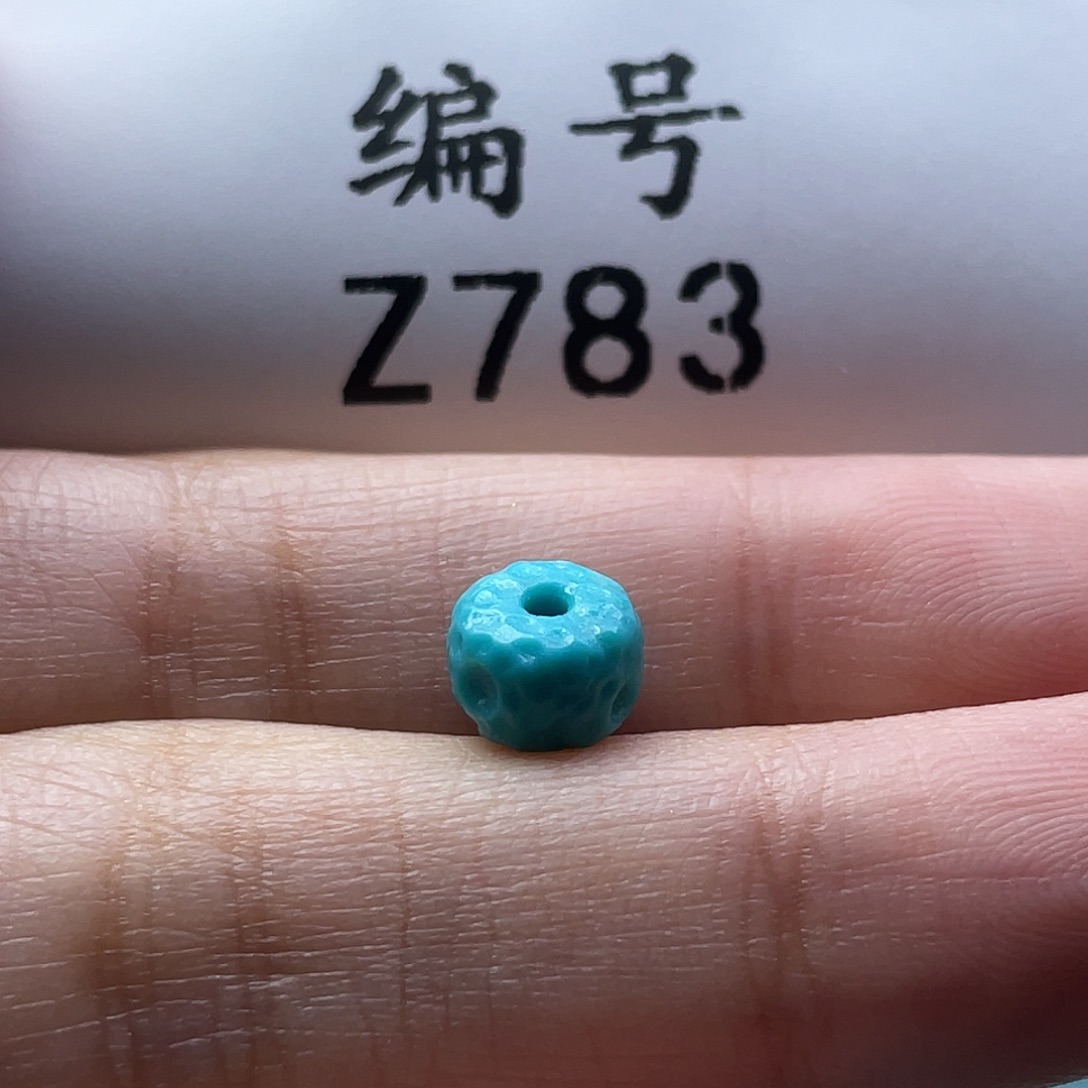王****绿松石未镶嵌颈饰