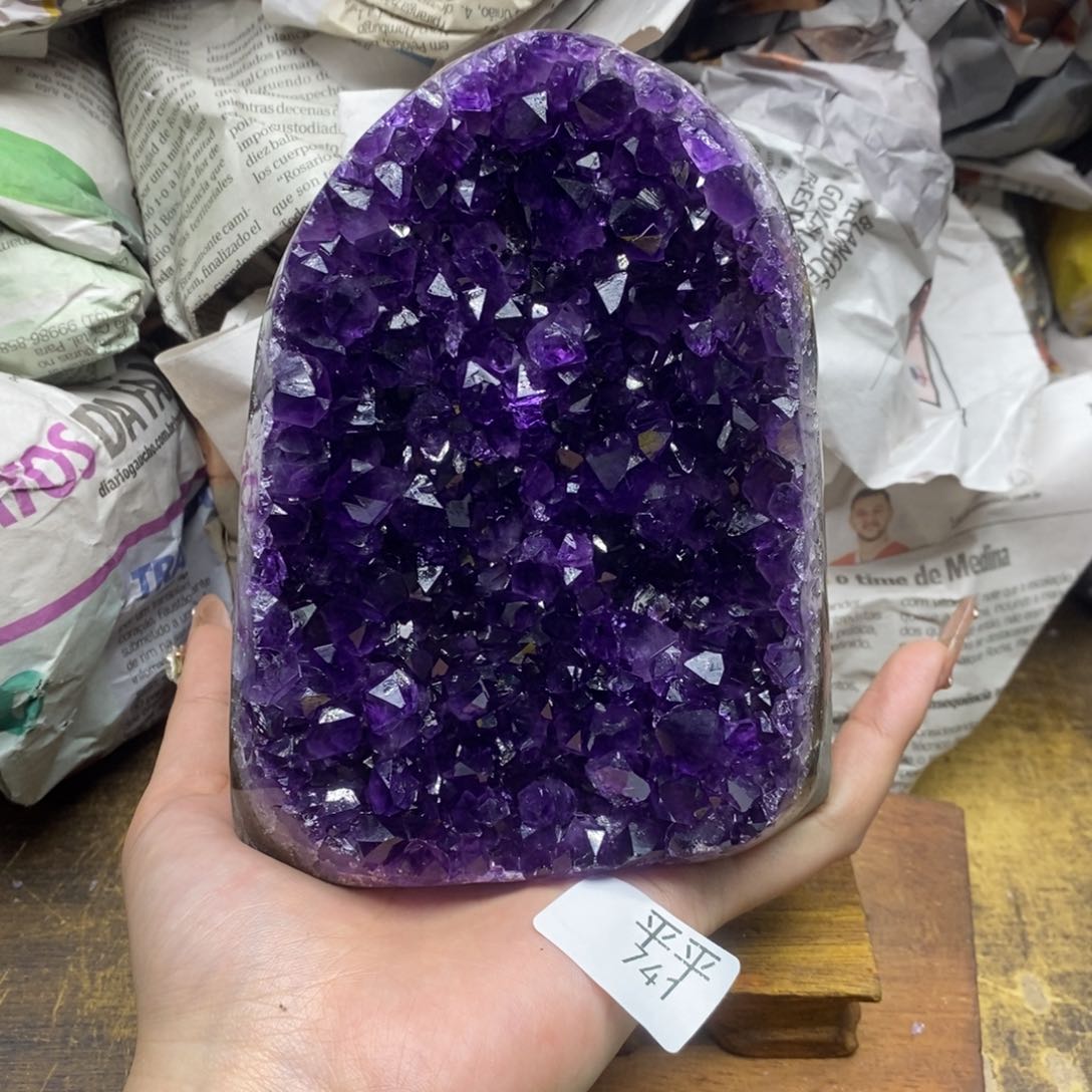 乌拉圭未镶嵌紫晶