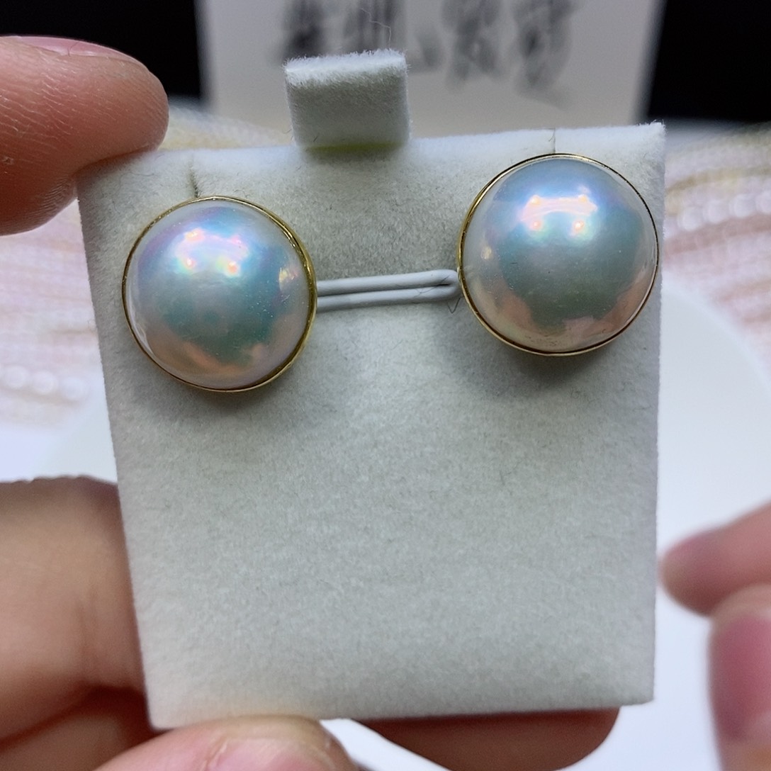 拼合珍珠（马贝珠）耳饰18K金镶嵌