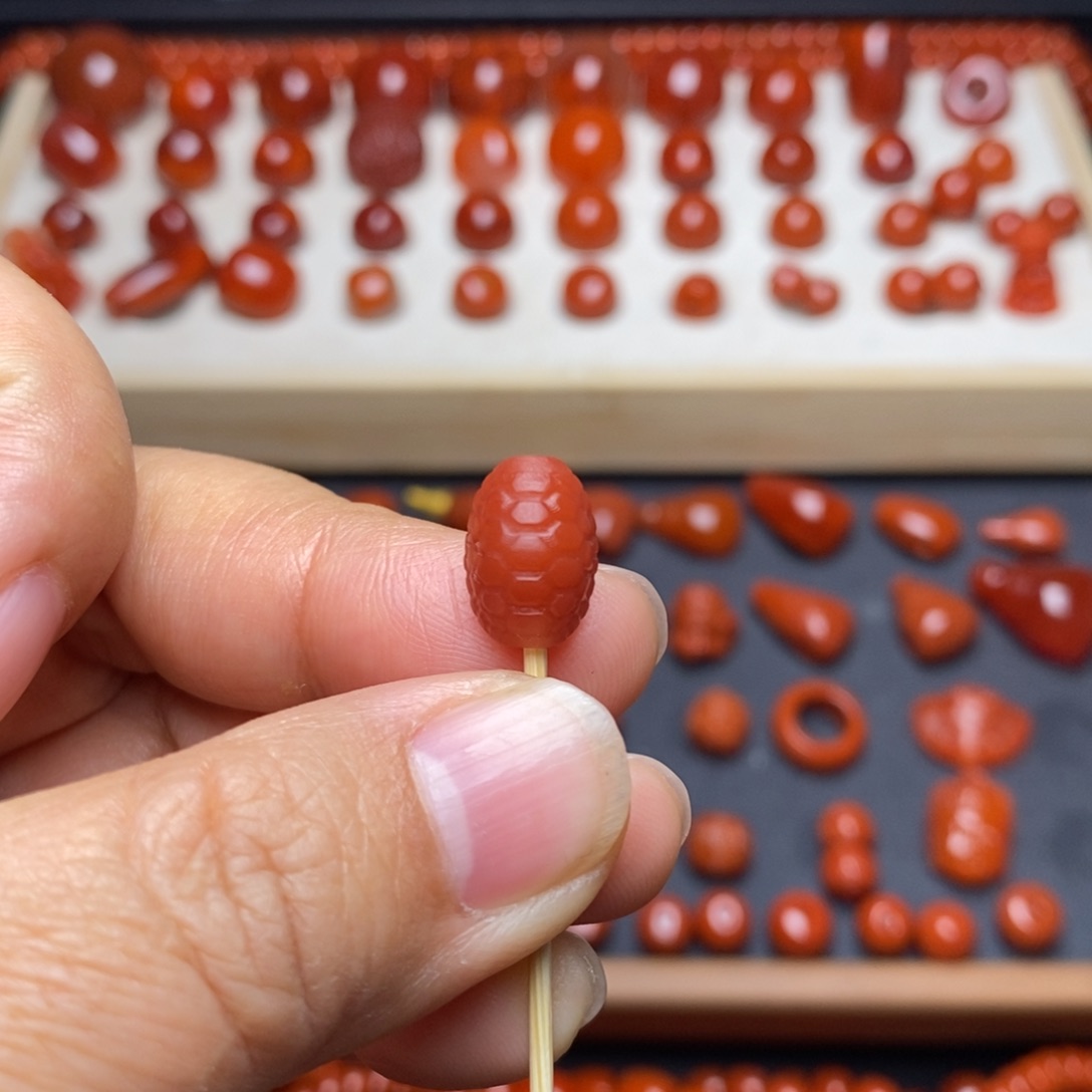 南红玛瑙配饰未镶嵌富甲