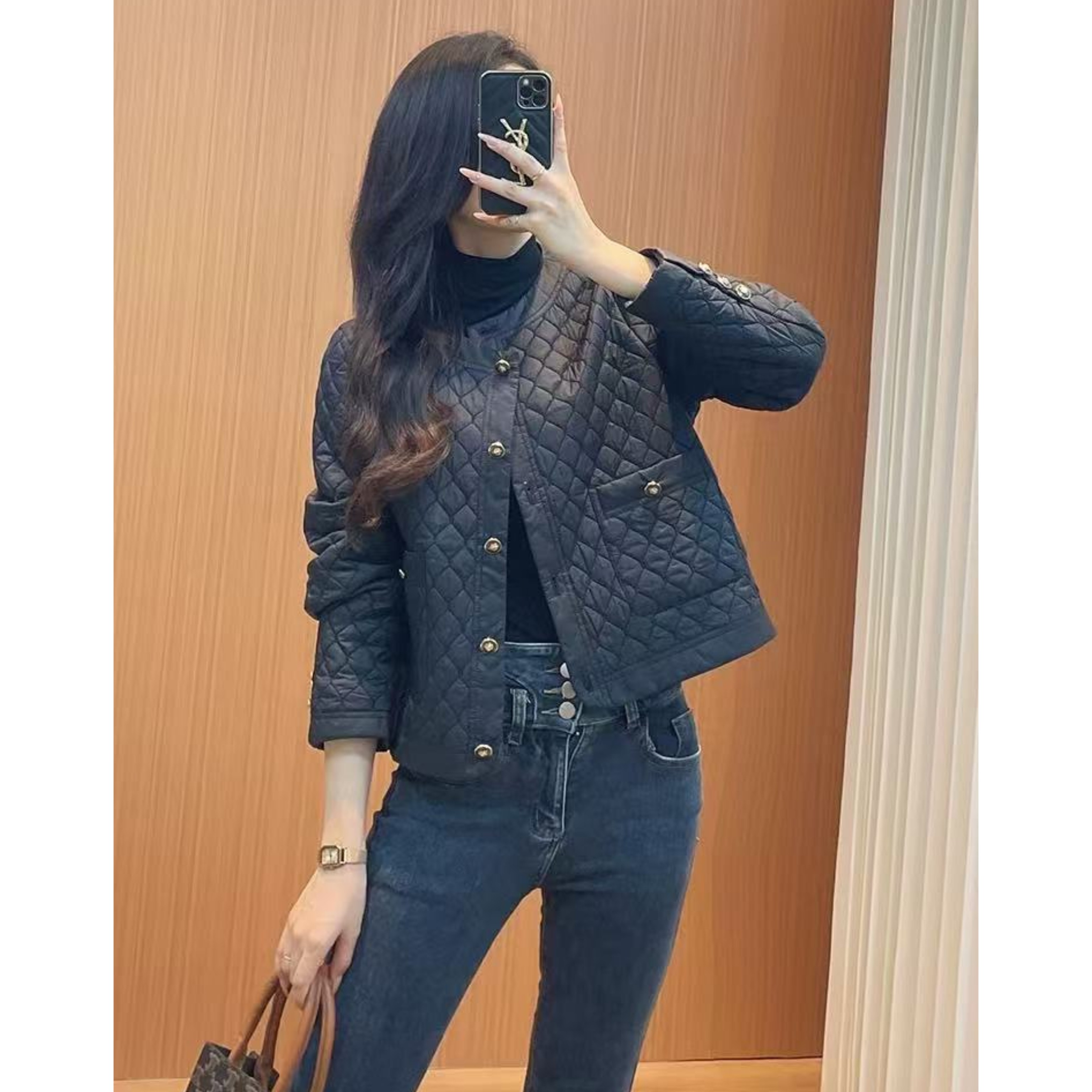 WYK 轻薄款羽绒服！S胸104长54亮面菱格金扣设计长袖圆领外套 2417