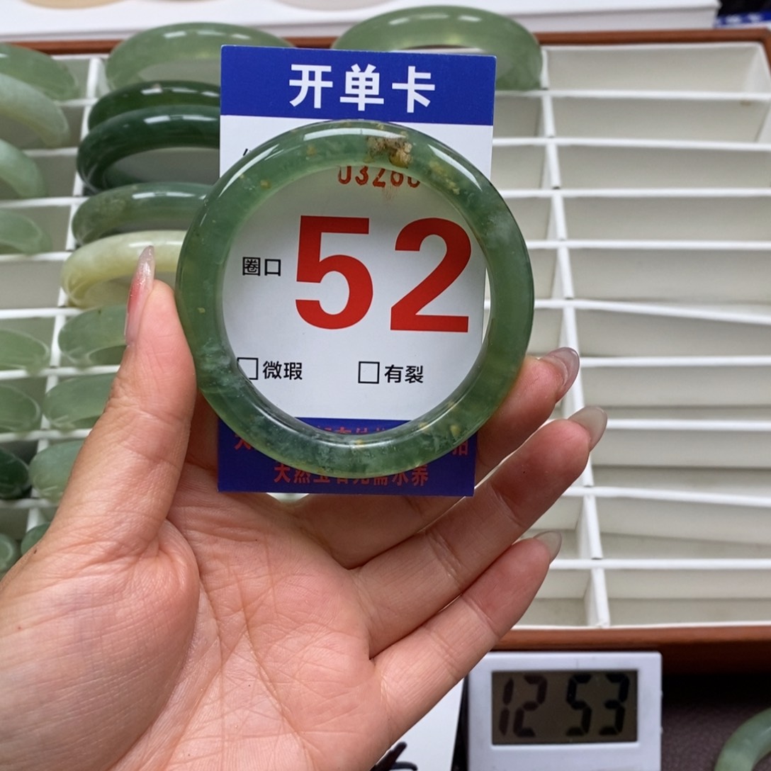 岫玉手镯未镶嵌我