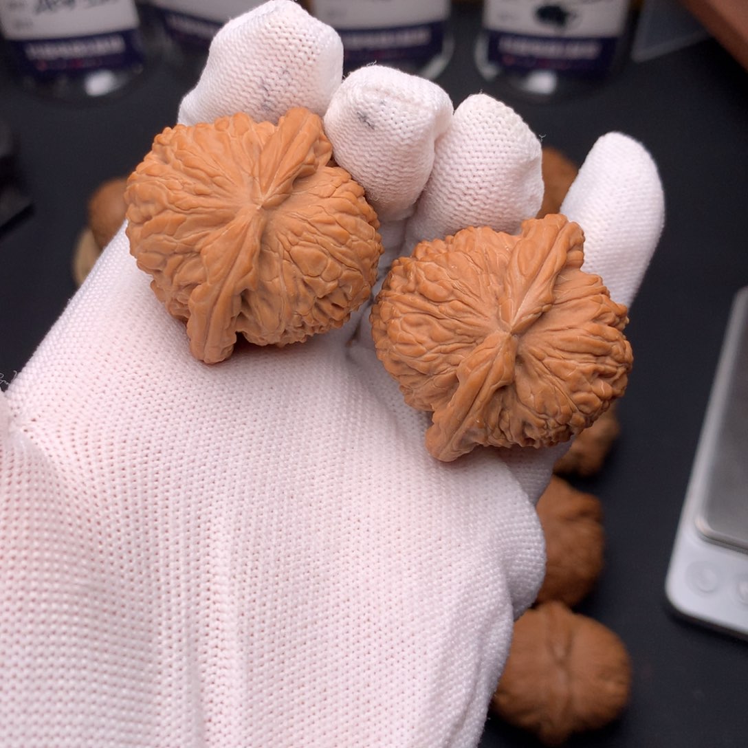 文玩核桃吊坠38球白