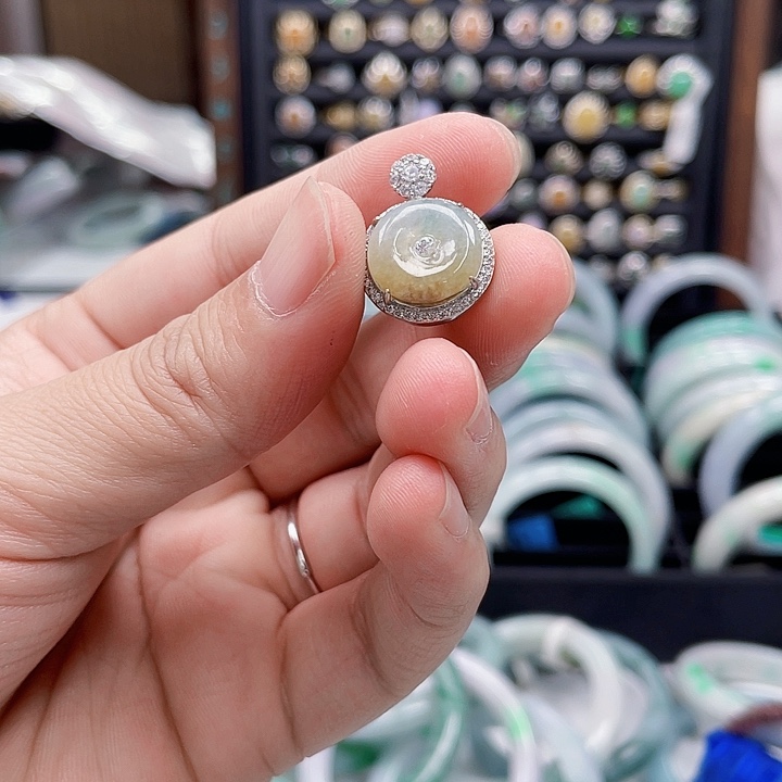 翡翠未镶嵌手镯翡翠