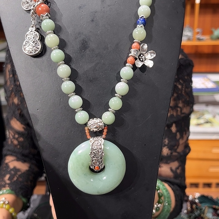 颈饰未镶嵌和田玉