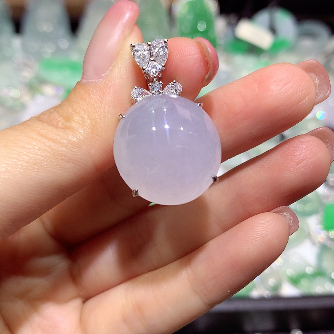 翡翠18K金镶嵌颈饰蛋