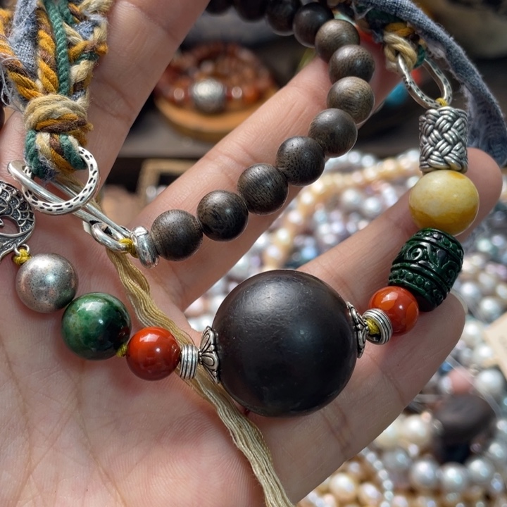 绿松石未镶嵌颈饰松松的搭配