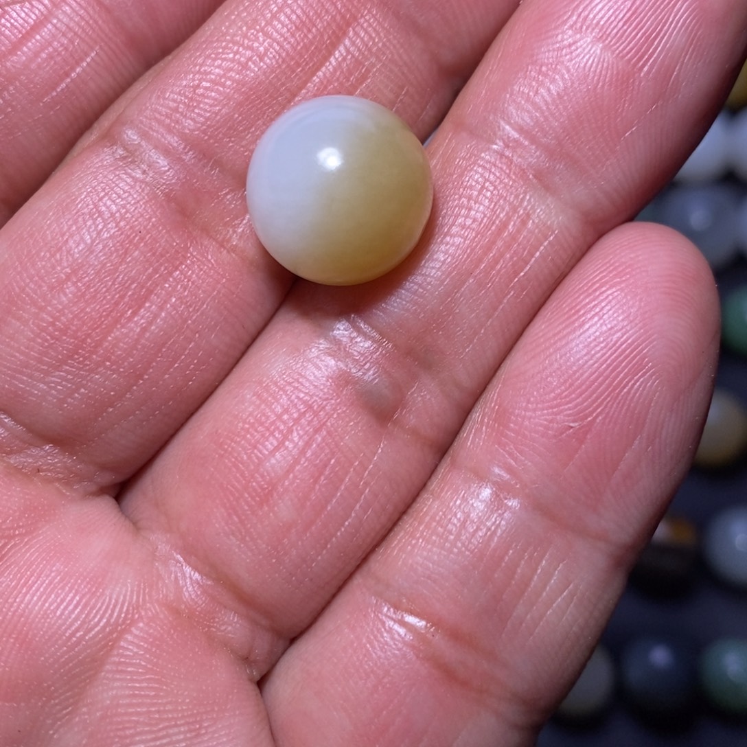 毛***富和田玉（糖玉）未镶嵌珠宝半成品