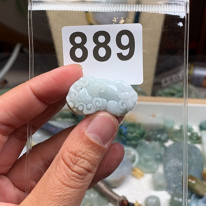 翡翠颈饰未镶嵌?****?翡翠
