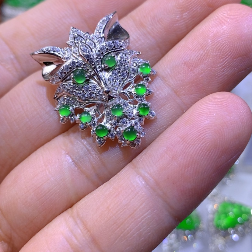 【闪购商品】翡翠挂件银S925镶嵌天然翡翠