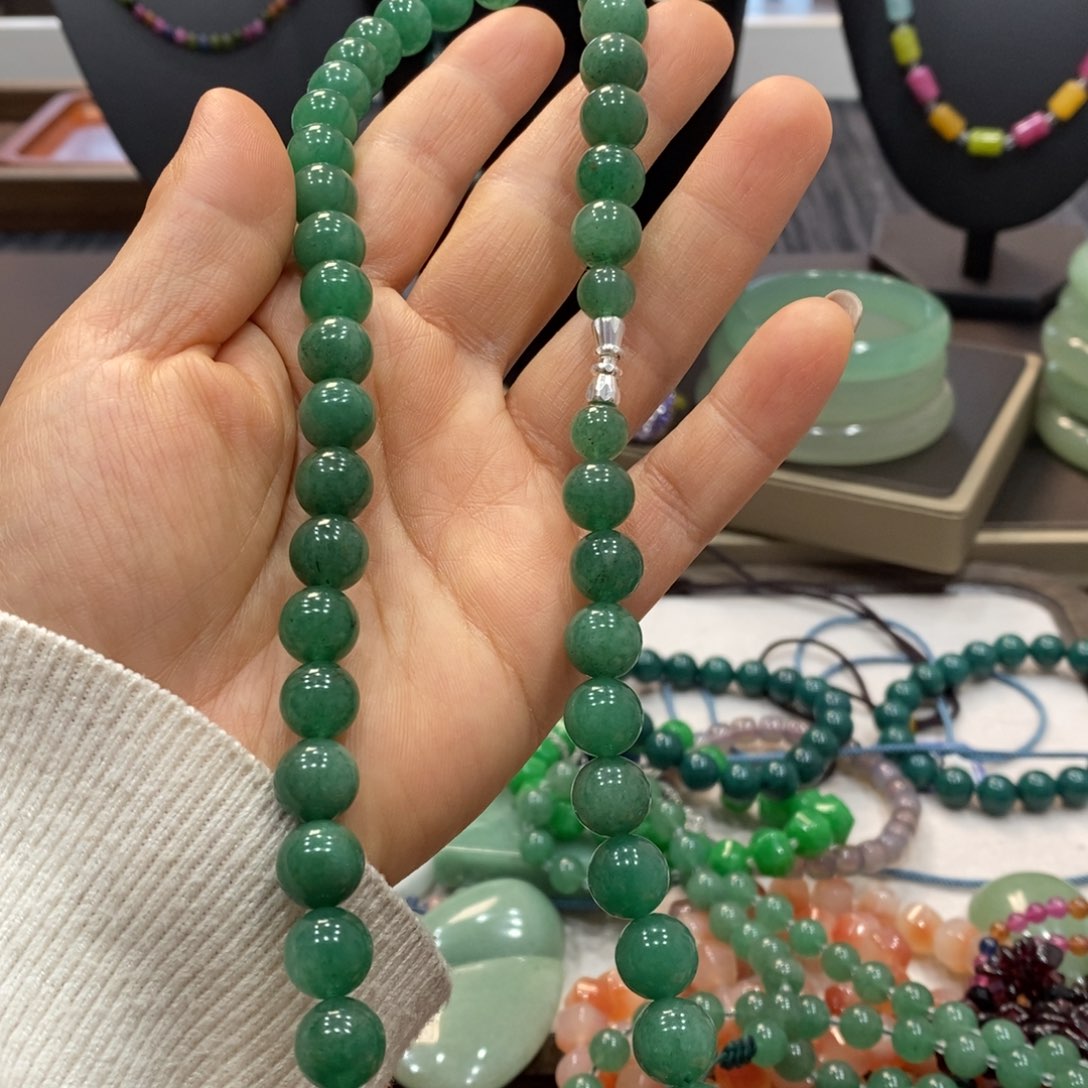 石英岩玉未镶嵌颈饰