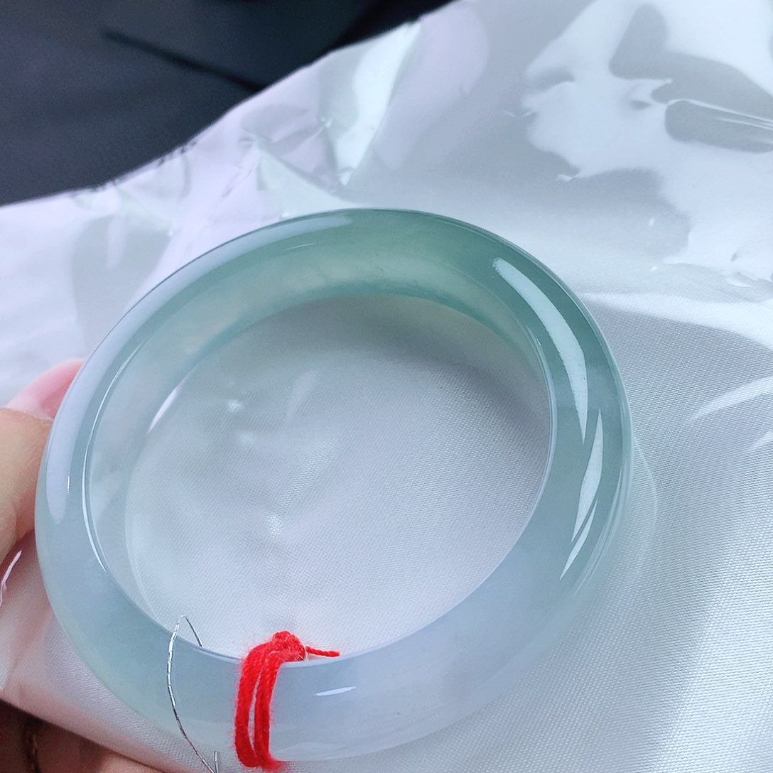 翡翠手镯未镶嵌56圈