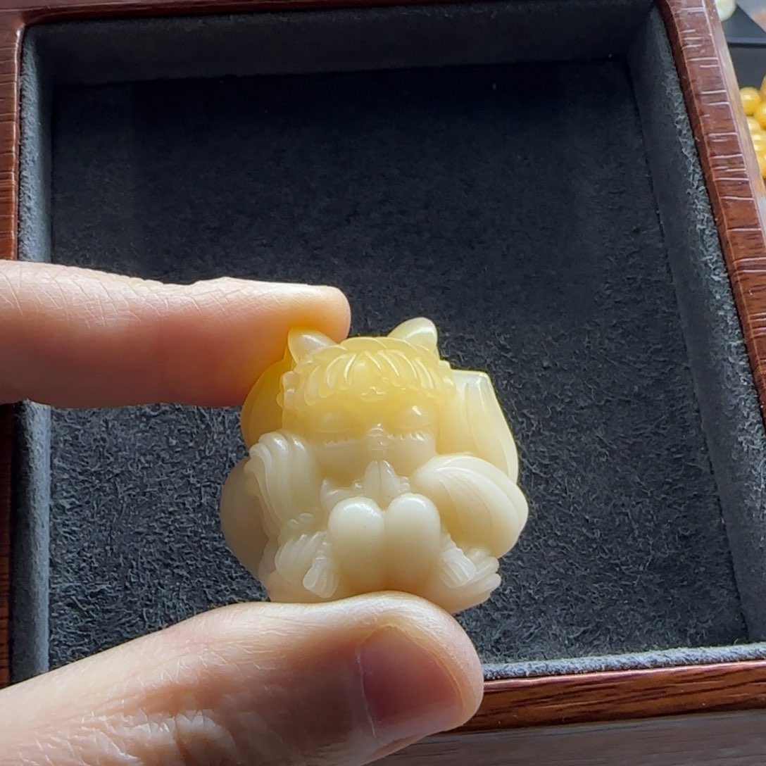 石英质玉（缅黄）配饰未镶嵌