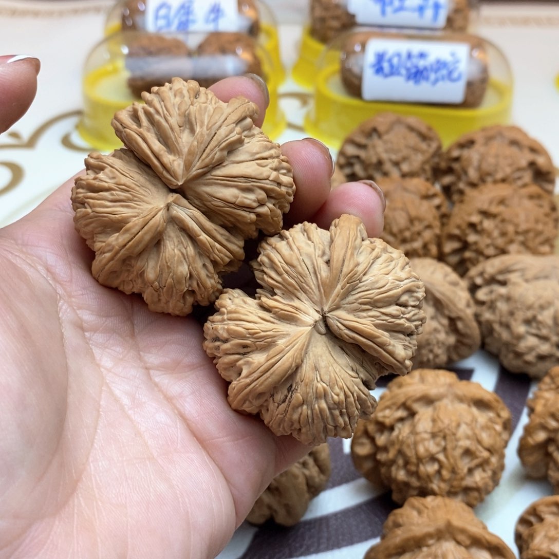 文玩核桃吊坠欧*连体白狮子