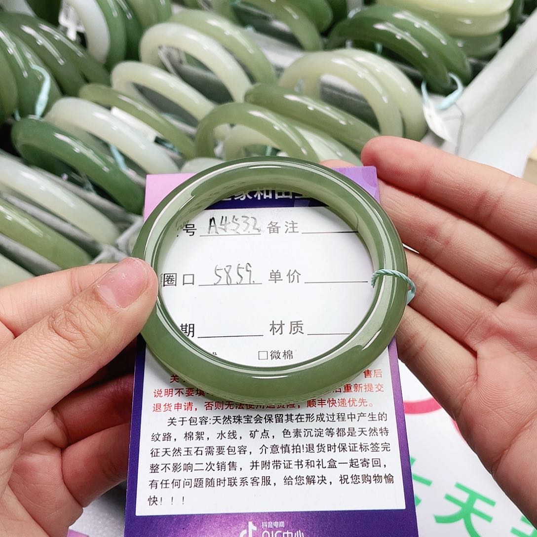 和田玉手镯未镶嵌宅**诺