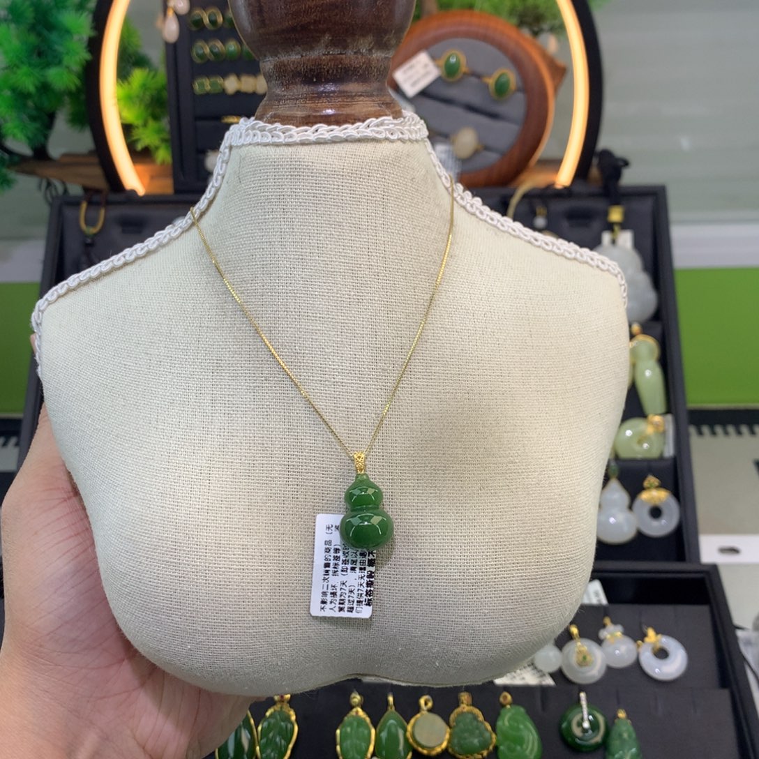 和田玉18K金镶嵌吊坠(赠链)