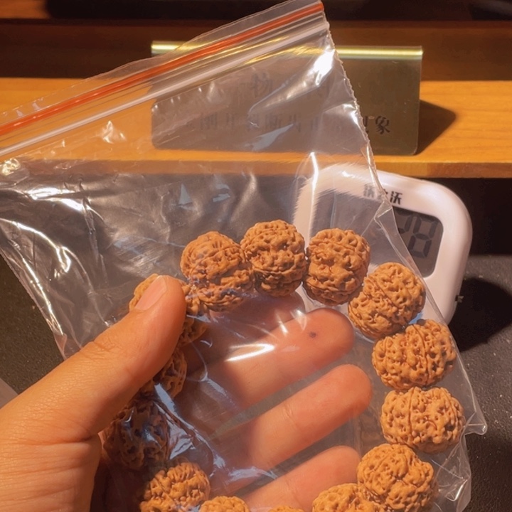 吉***亮手串金刚菩提这个