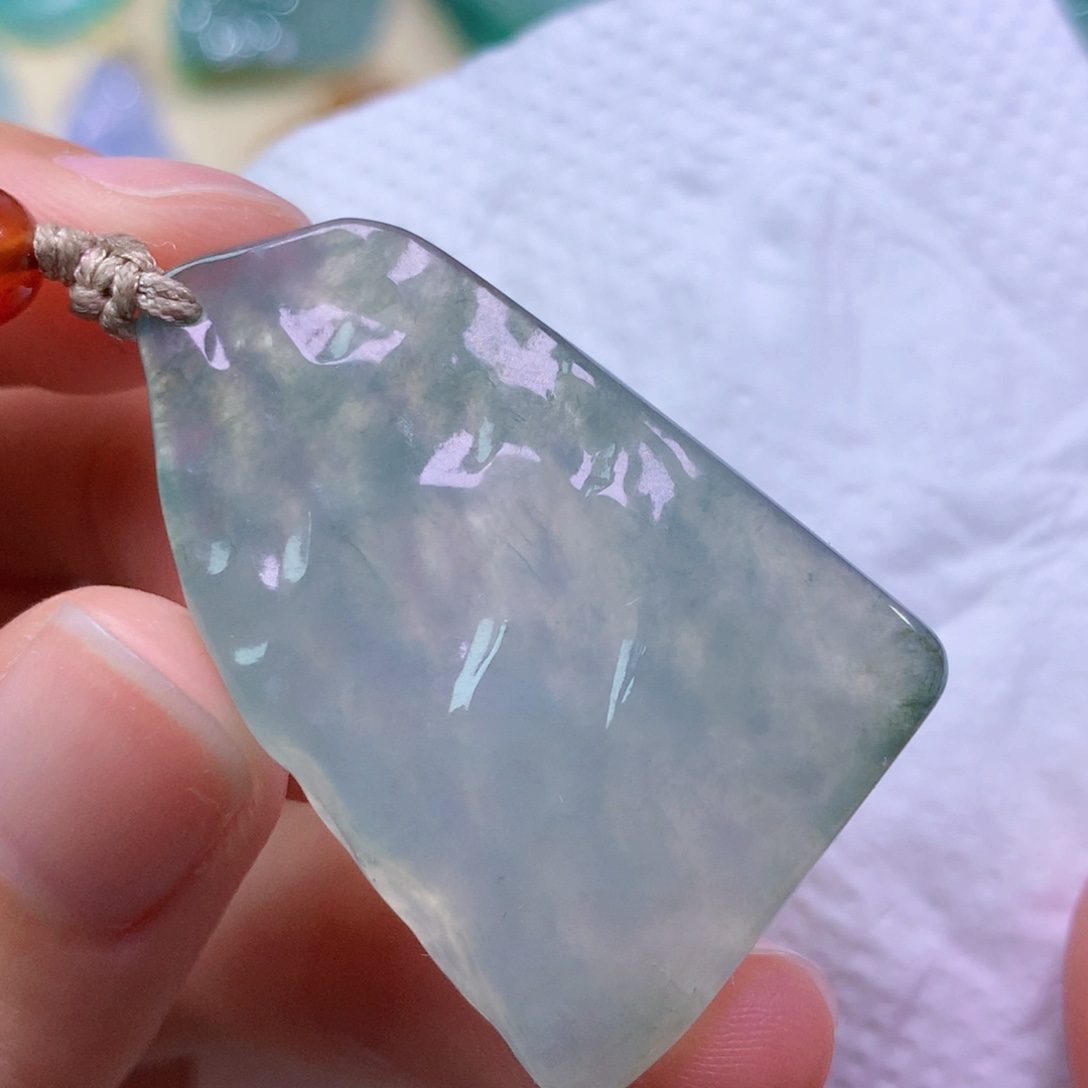 翡翠未镶嵌吊坠(赠链)