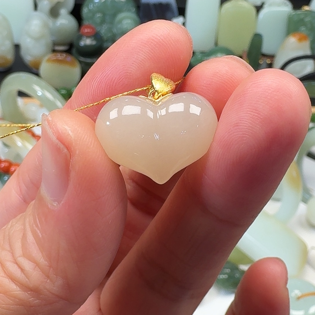 和田玉18K金镶嵌颈饰