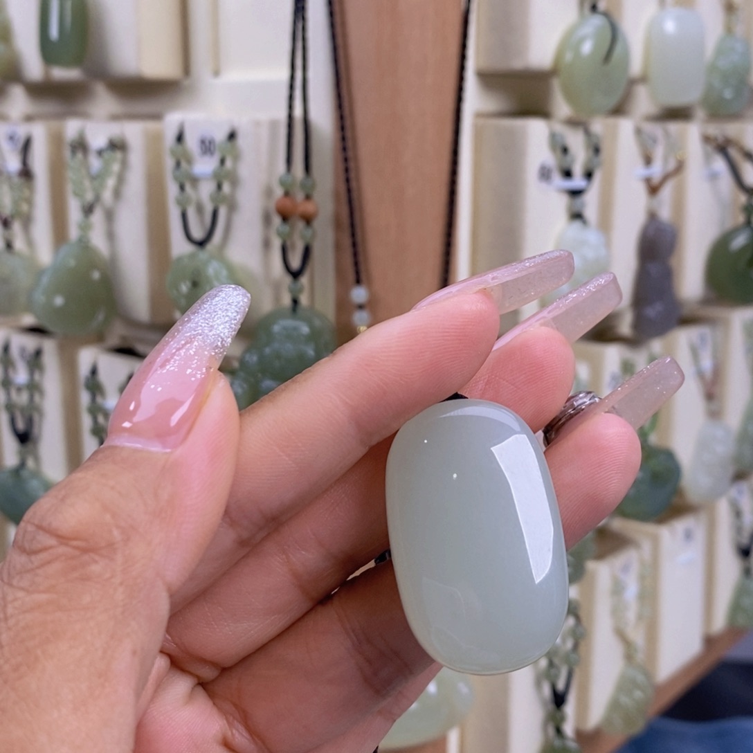 精***神和田玉未镶嵌颈饰