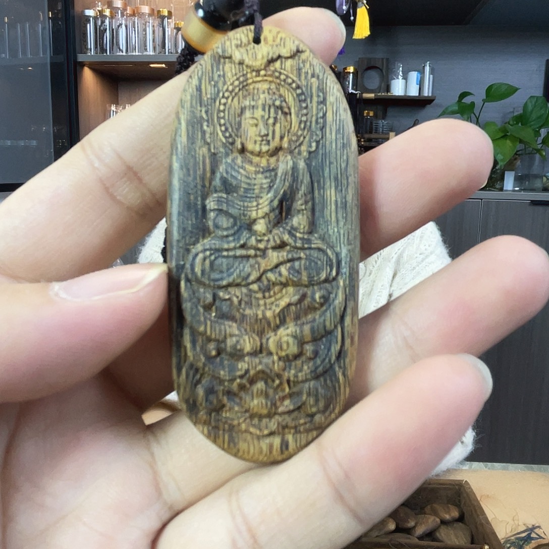 沉香吊坠释迦牟尼佛