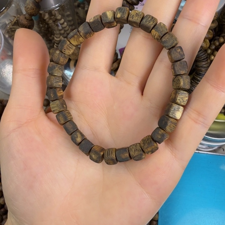 沉香碎屑沉香莺歌绿奇楠99沉06方糖5.2克