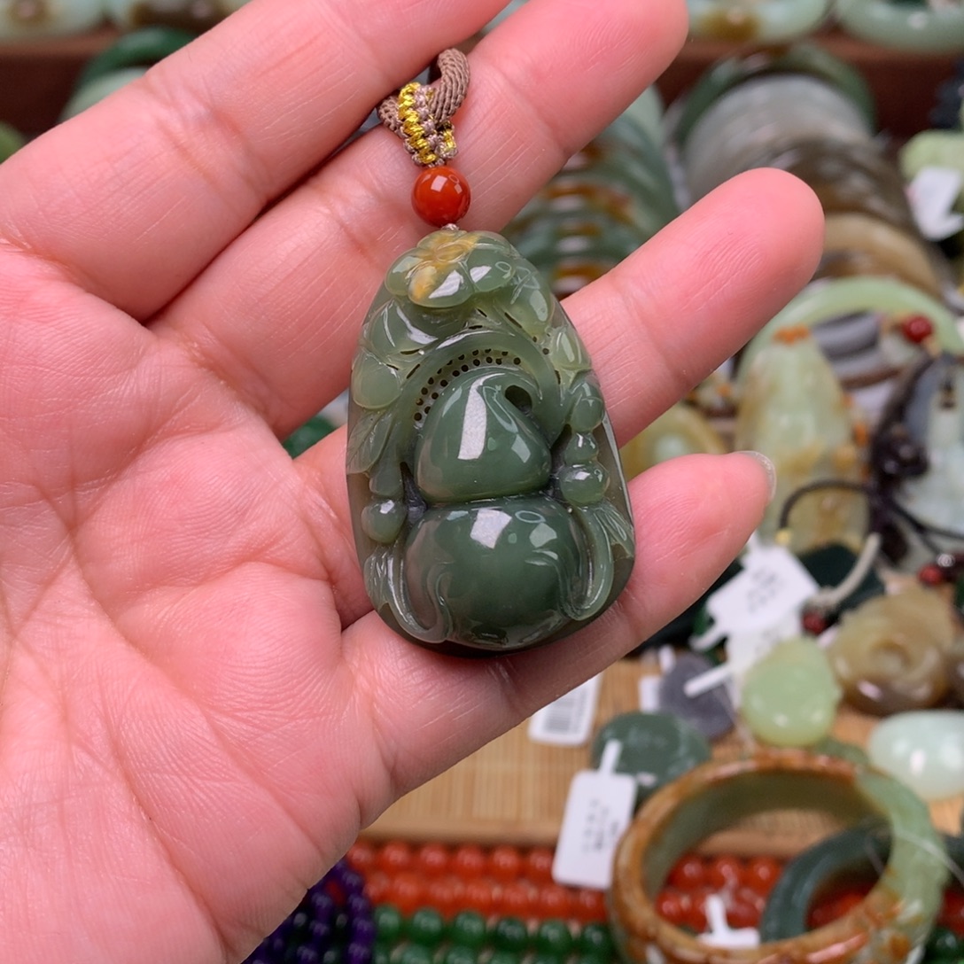 和田玉未镶嵌颈饰