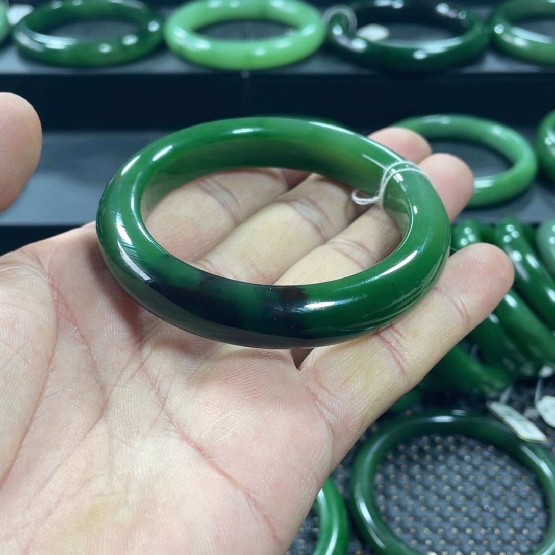 和田玉（碧玉）未镶嵌手镯