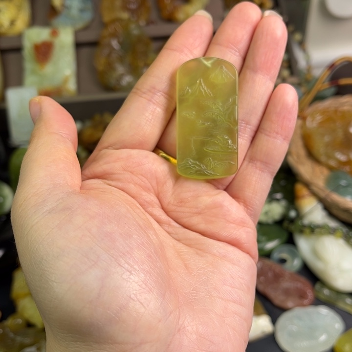 蛇纹石玉未镶嵌颈饰