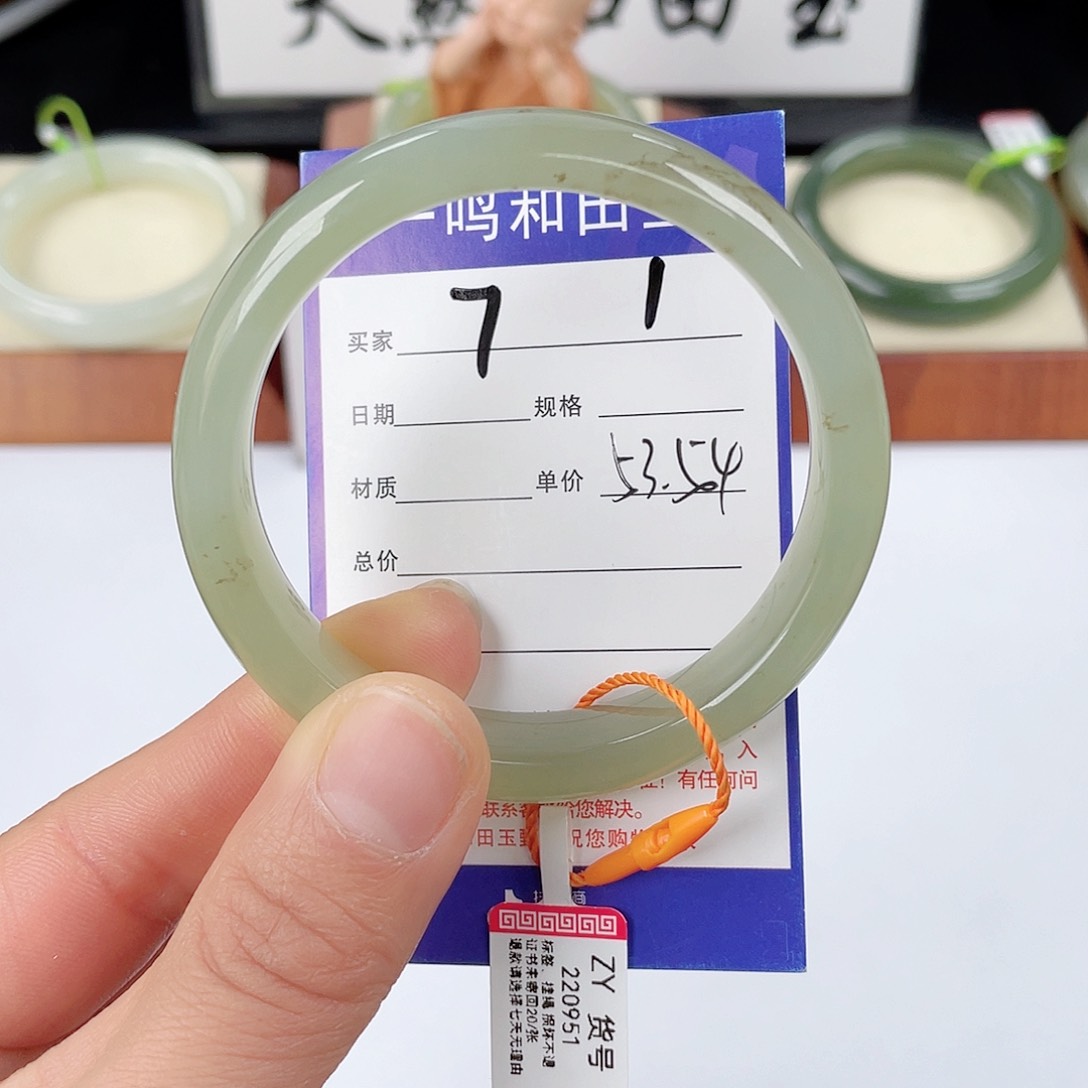 和田玉手镯未镶嵌