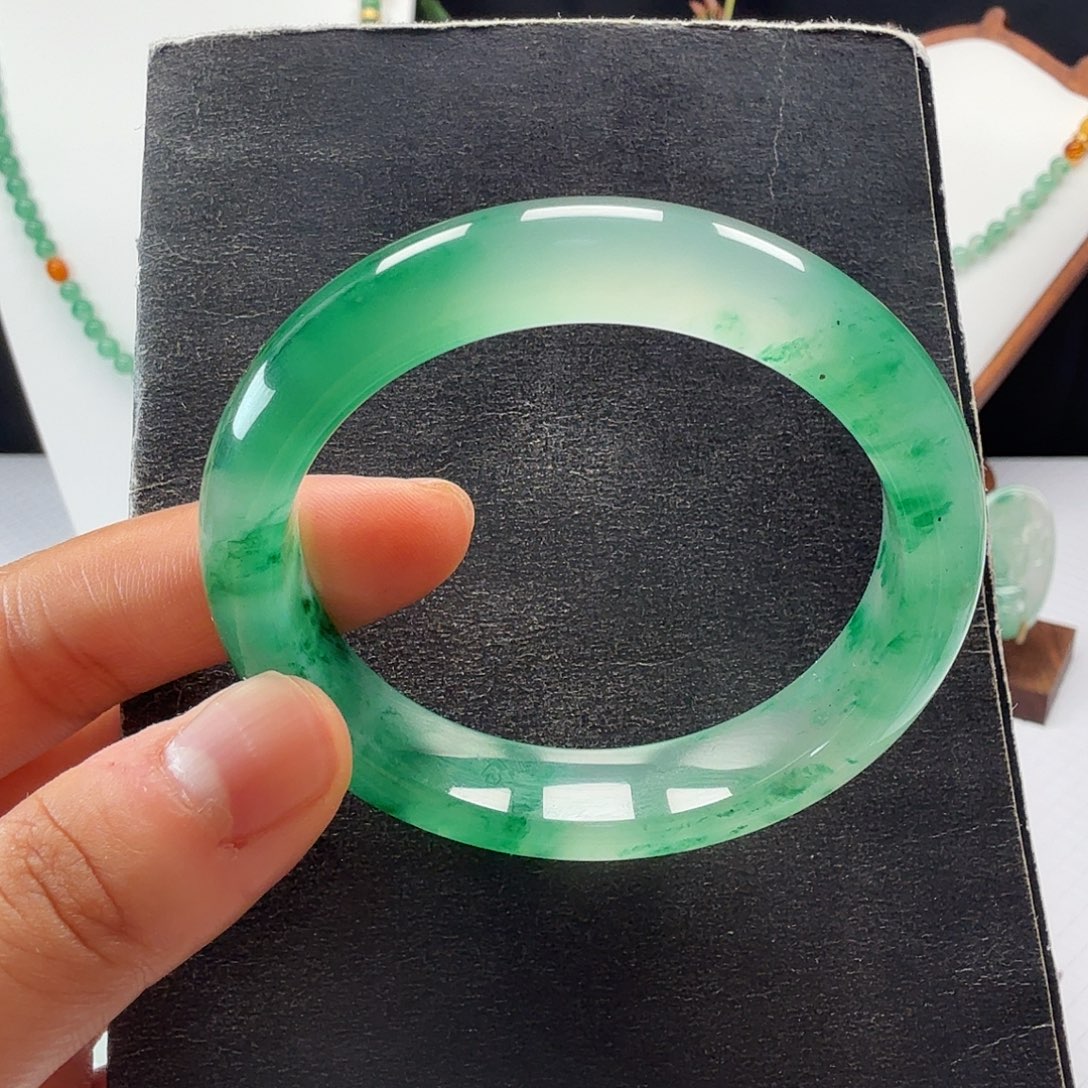 石英质玉（非洲翠）未镶嵌手镯