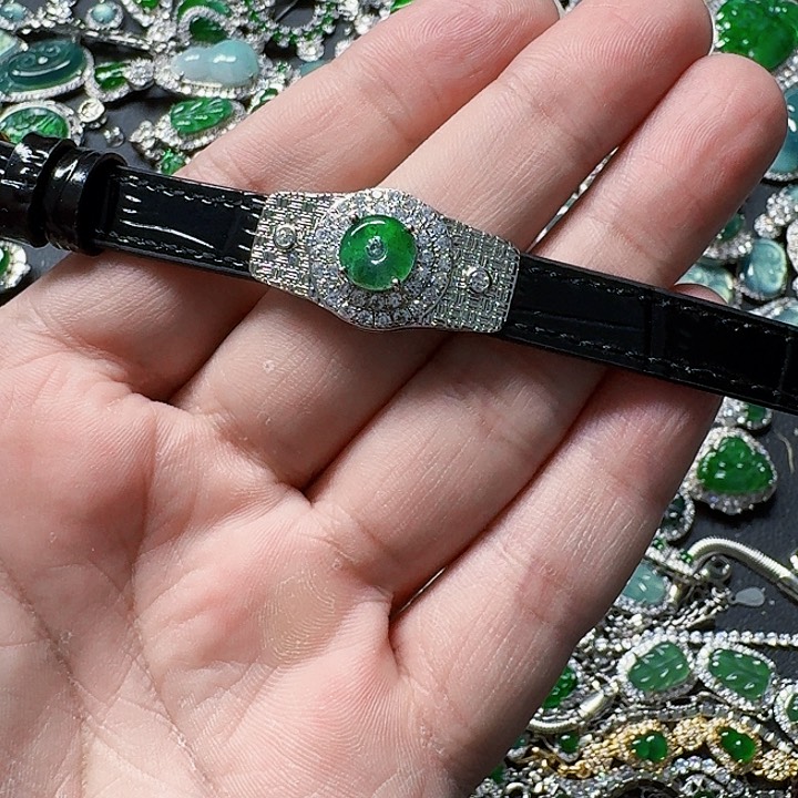 翡翠颈饰未镶嵌天然A货翡翠放漏