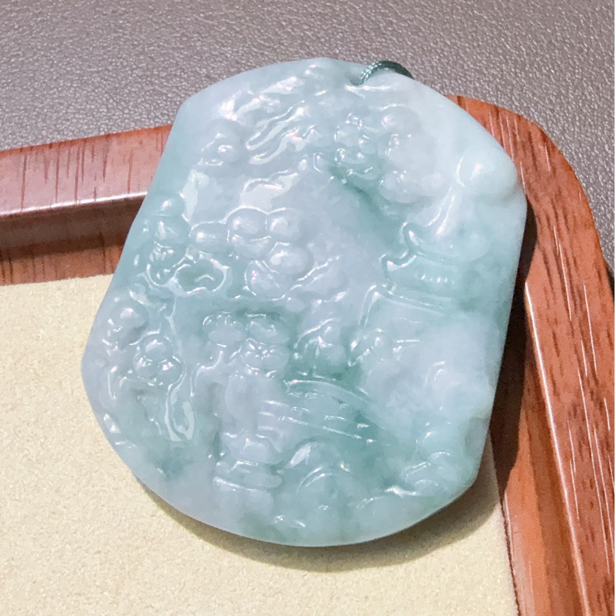 天然A货翡翠  精美雕刻飘花山水牌