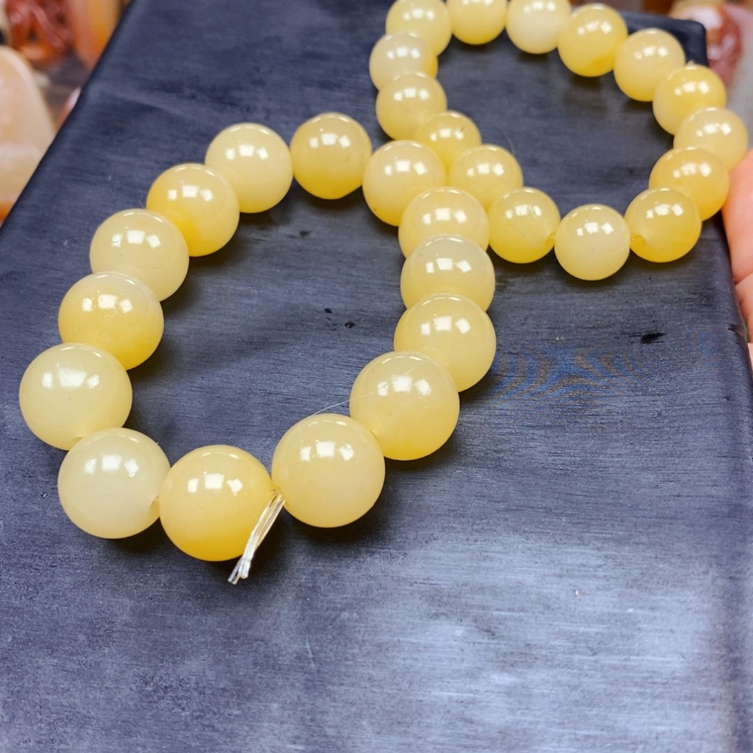 石英质玉（黄龙玉）颈饰未镶嵌