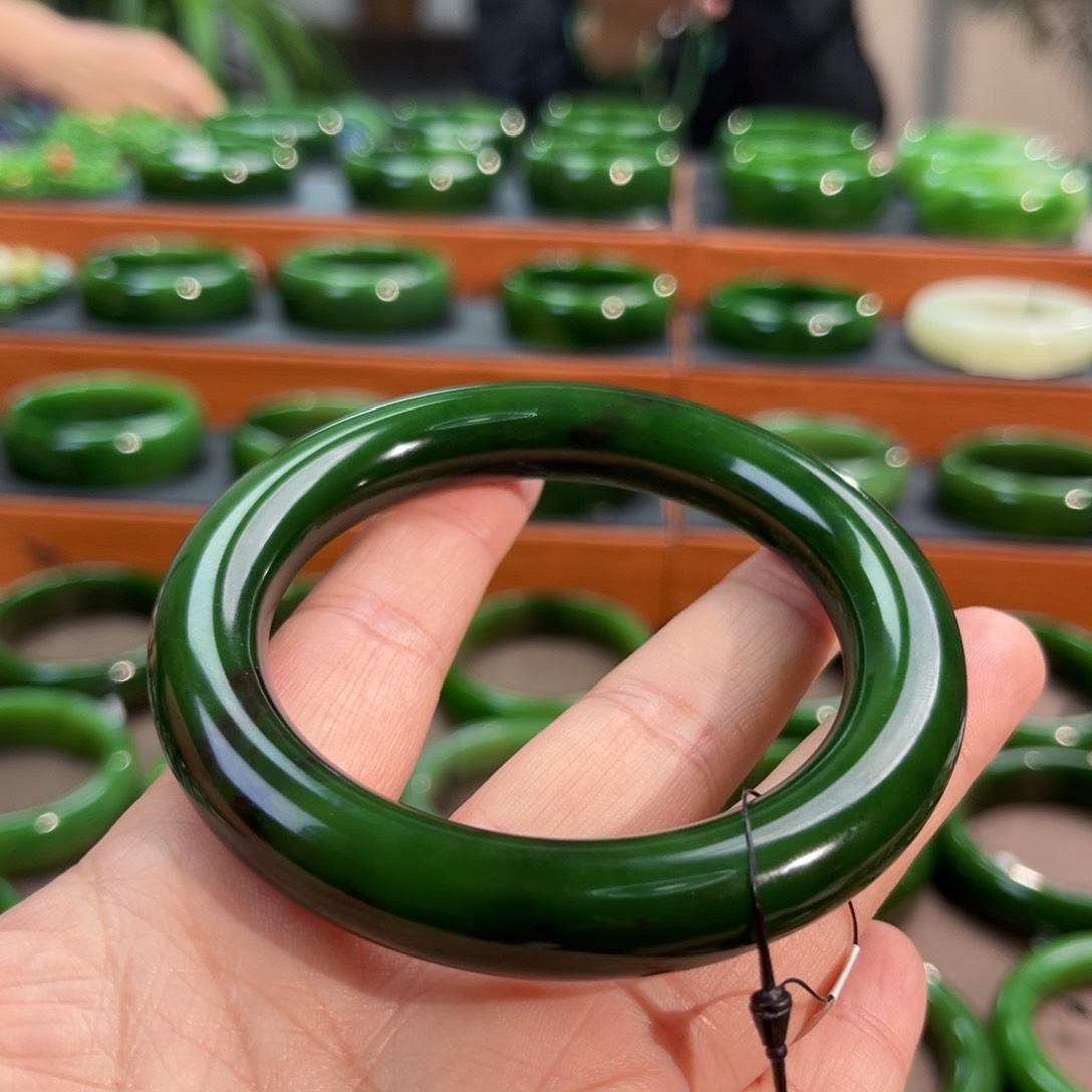 未镶嵌手镯和田玉（碧玉）