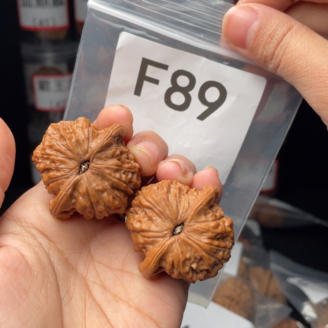 文玩核桃把件38血麒麟