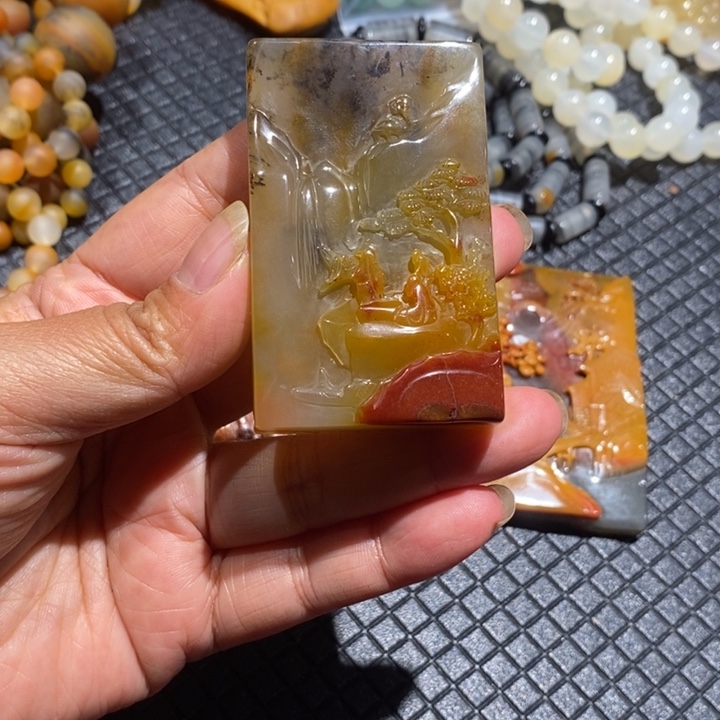 石英质玉（黄龙玉）未镶嵌颈饰